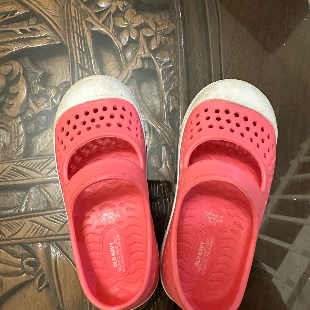 Old Navy toddler girls’ pink shoes